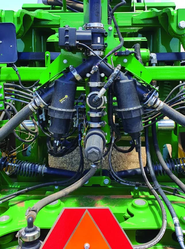 Boom Recirculation System centre feed, dump valve and recirculation valve fitted to a John Deere sprayer